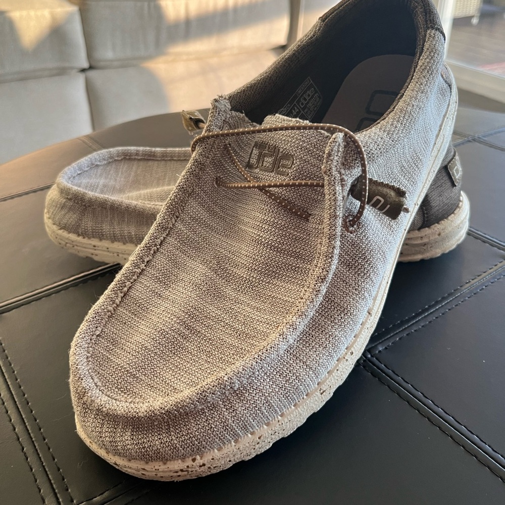 Men’s HEY DUDES size 11